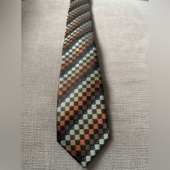 tie - Picture 1 of 13